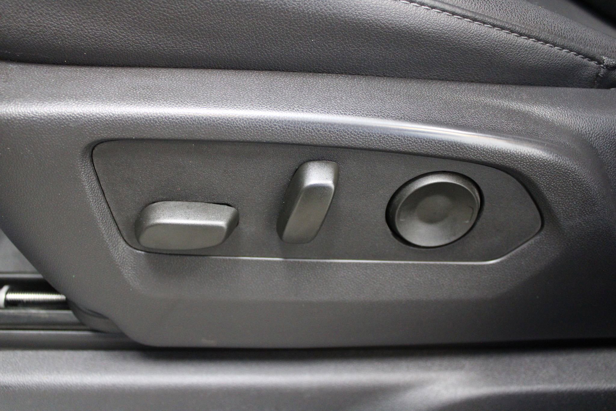 Used 2025 Chevrolet Silverado 1500 LTZ image 15