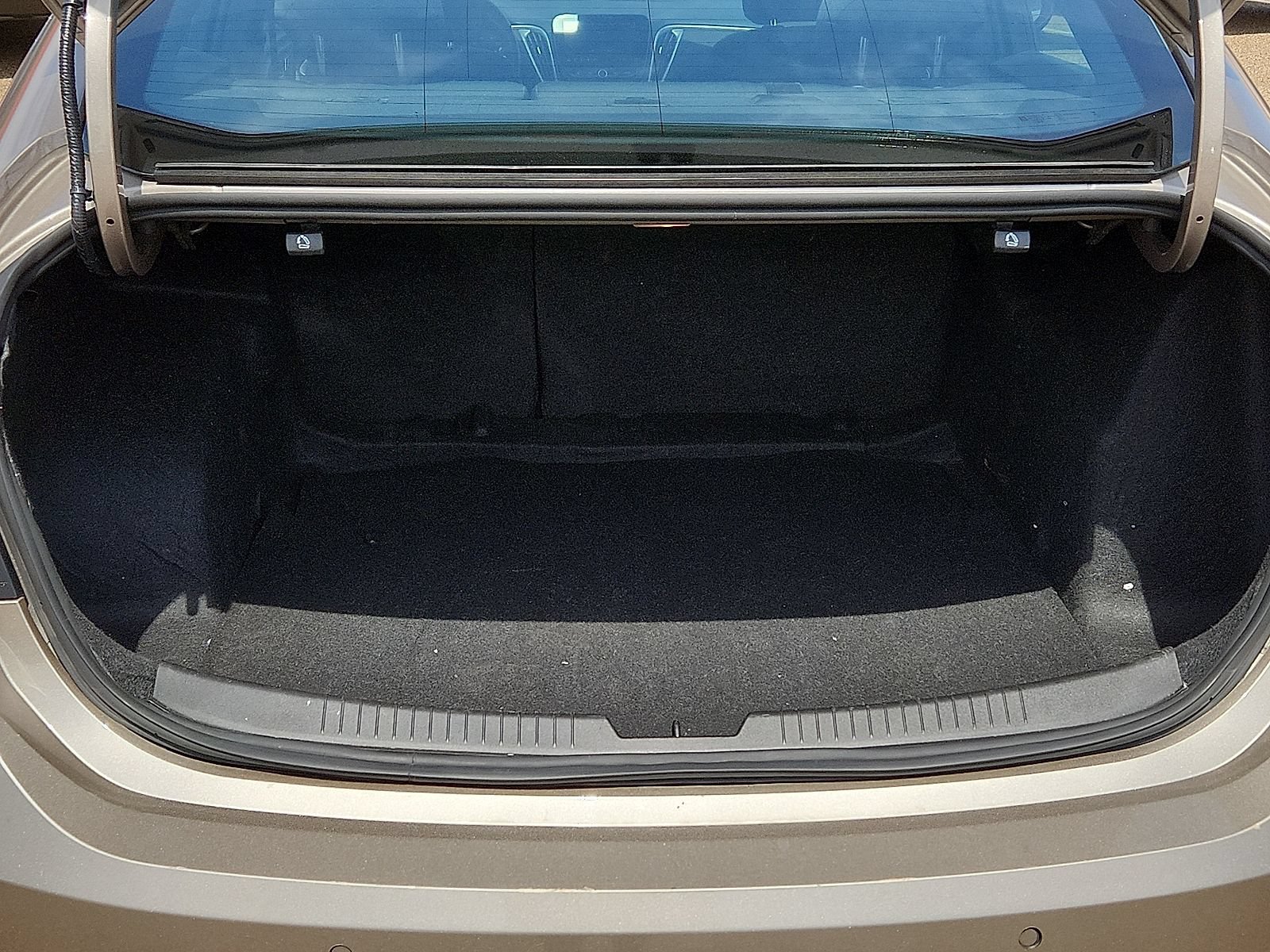Used 2025 Chevrolet Malibu LT FWD image 9