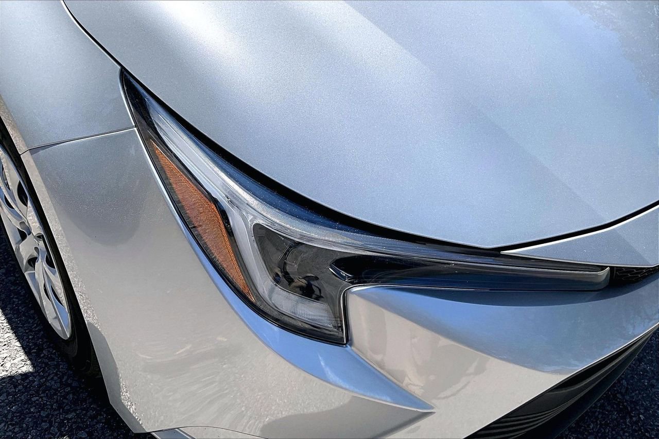 Used 2025 Toyota Corolla LE image 29