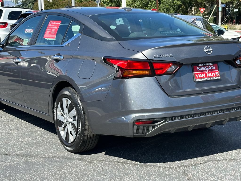 Used 2025 Nissan Altima 2.5 S FWD image 5
