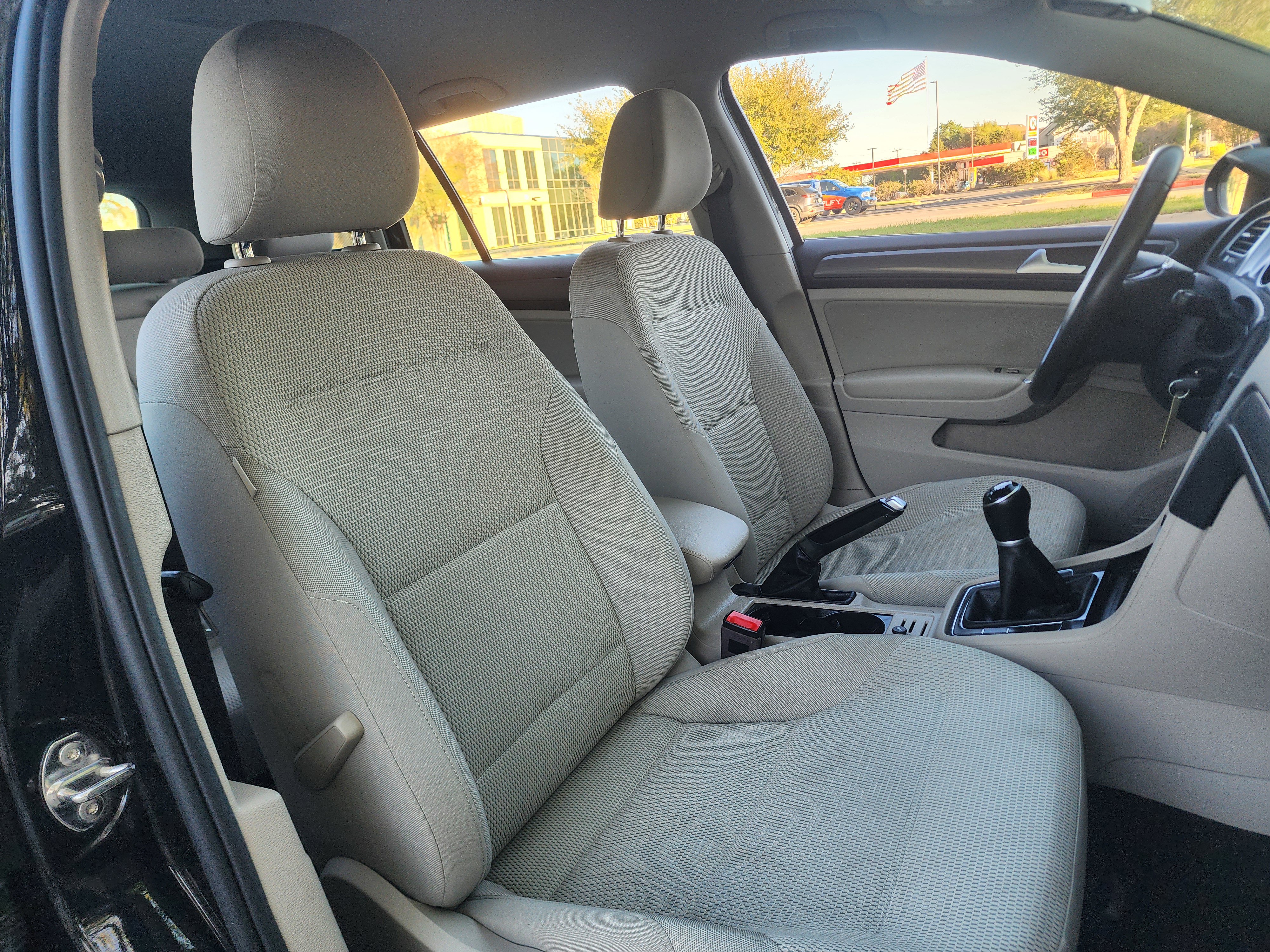 Used 2019 Volkswagen Golf S image 15