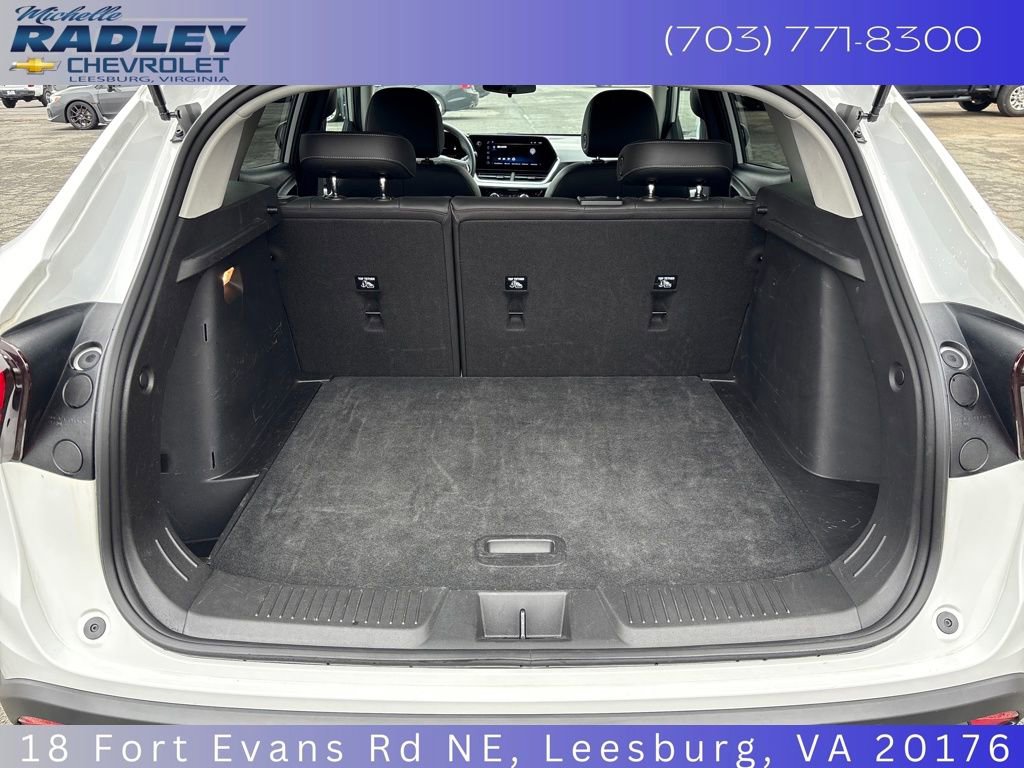 Used 2025 Chevrolet Trax LT image 11