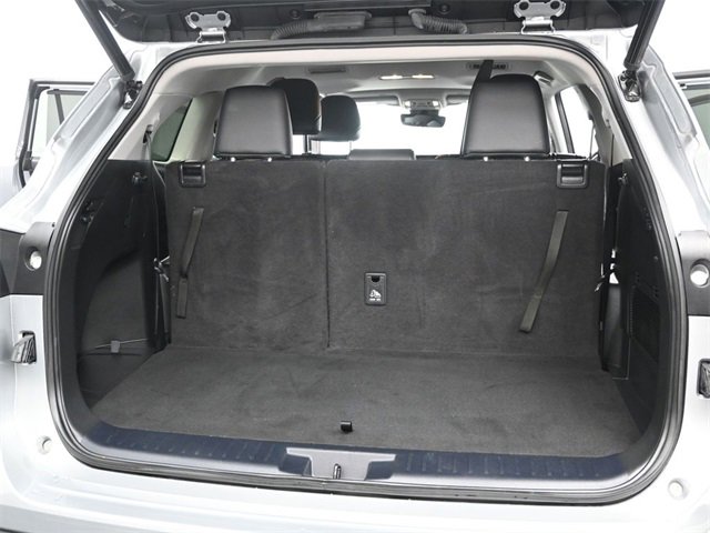 Used 2023 Toyota Highlander L image 10