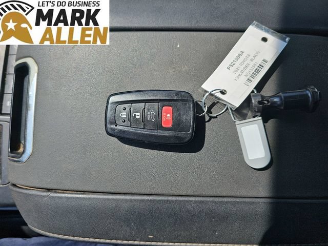 Used 2021 Toyota Highlander XLE AWD/4WD image 34