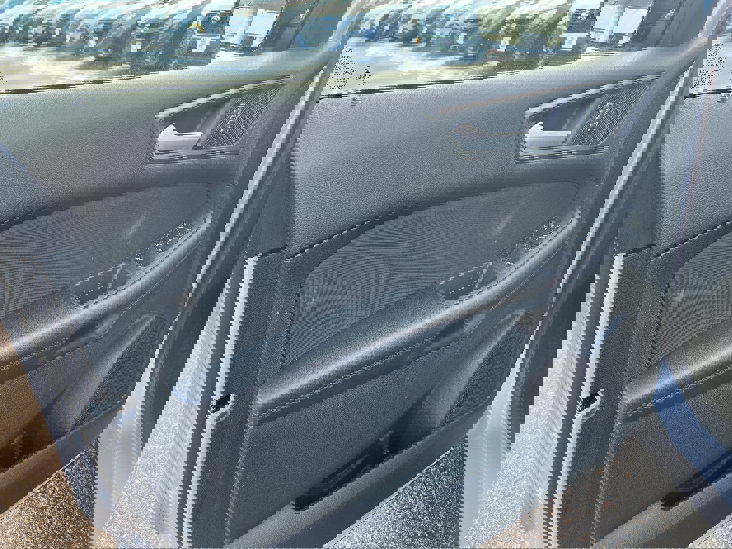 Used 2018 Ford Edge SE image 17