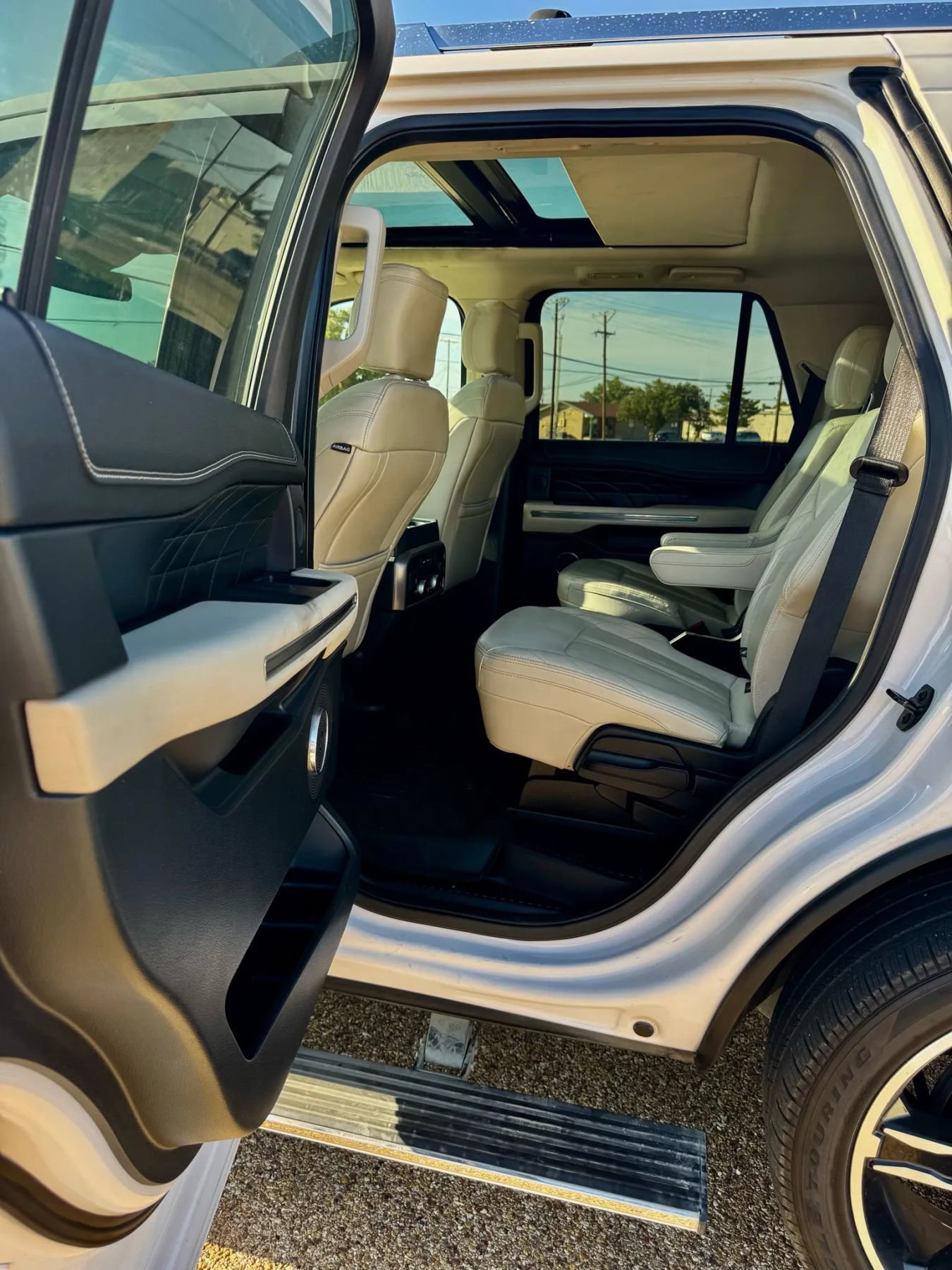 Used 2018 Ford Expedition Platinum image 17