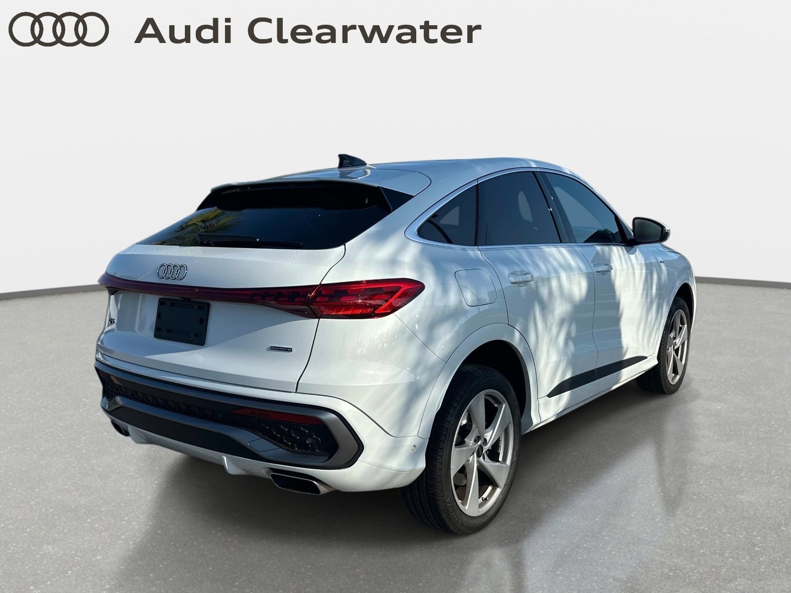Used 2025 Audi Q5 Premium Plus w/ Premium Plus AWD/4WD image 3