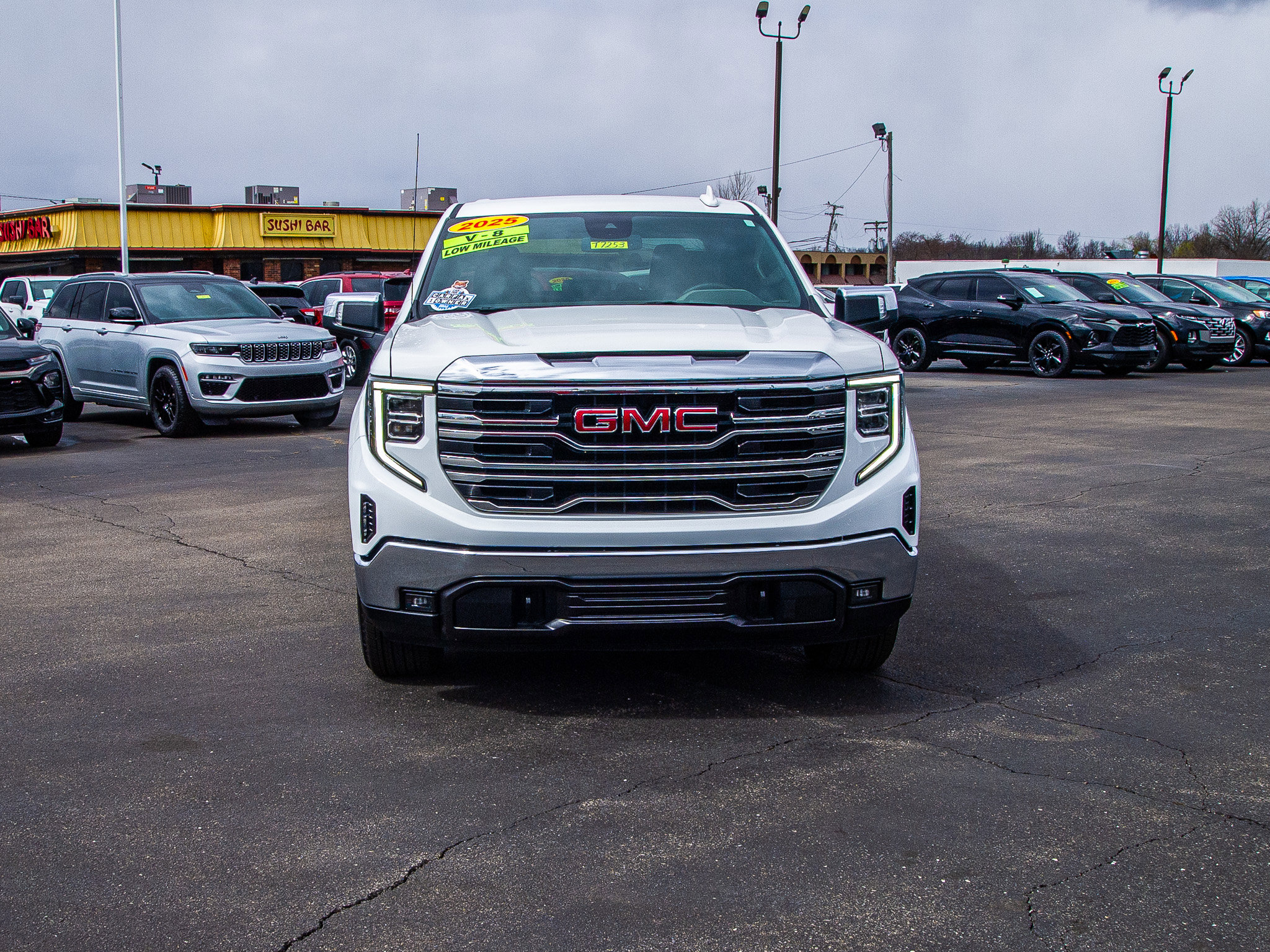Used 2025 GMC Sierra 1500 SLT image 2