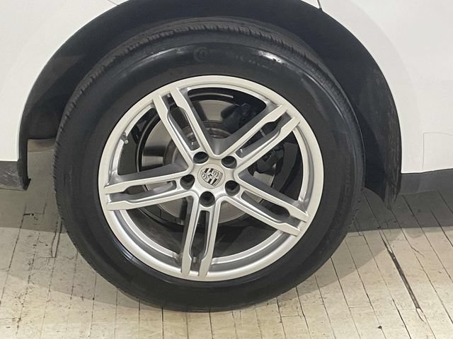 Certified 2024 Porsche Macan AWD/4WD image 14
