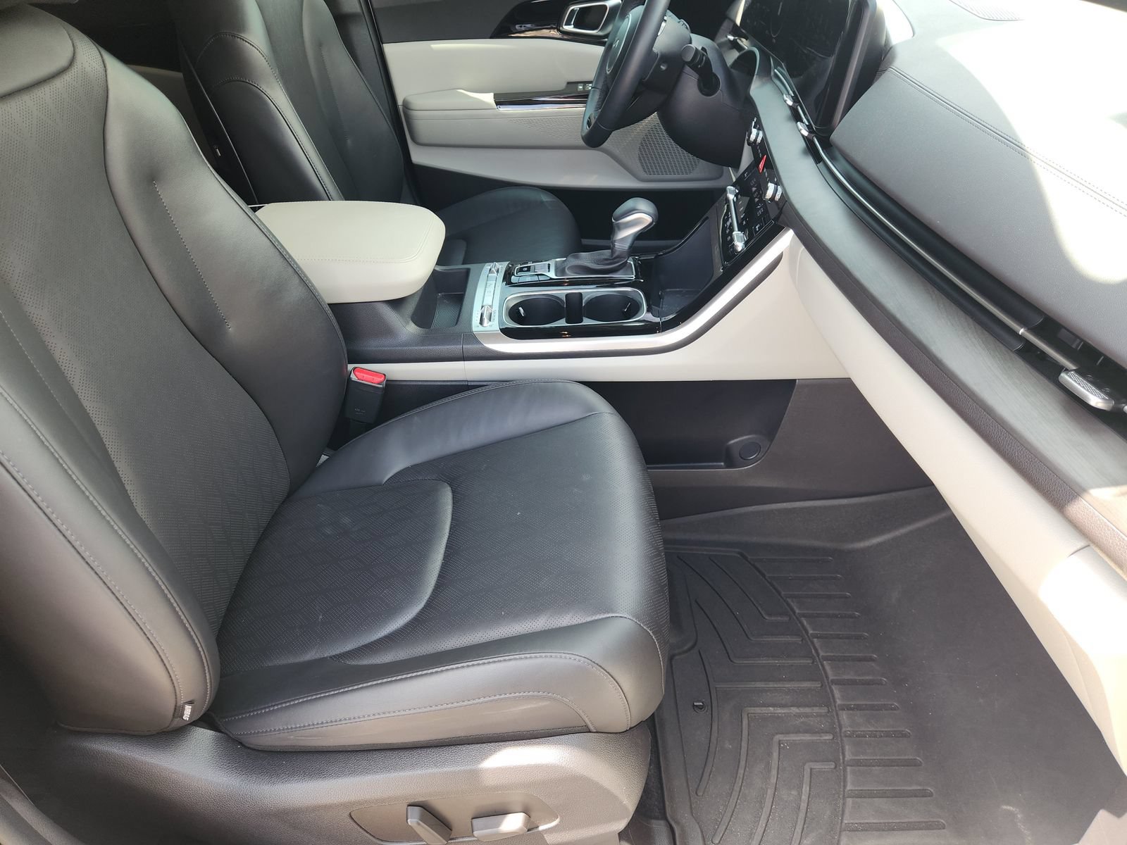 Used 2024 Kia Carnival SX FWD image 16