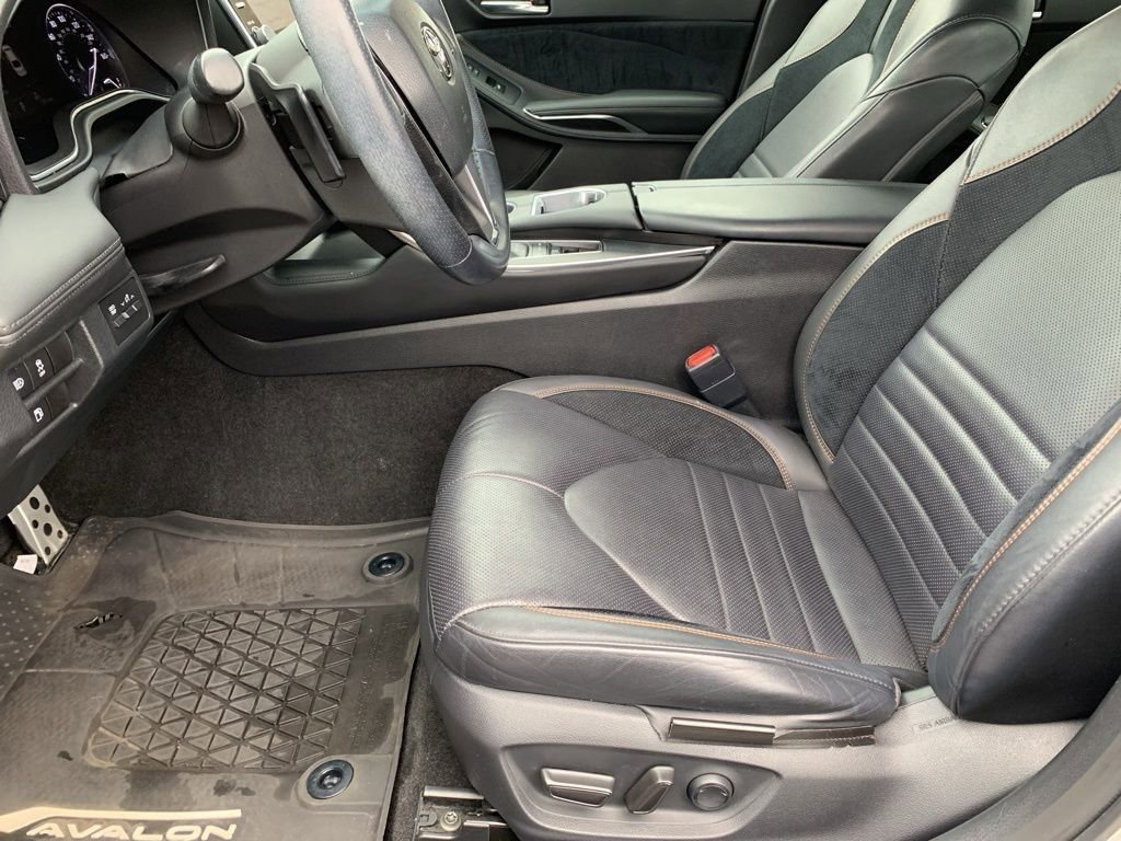 Used 2019 Toyota Avalon XSE image 9