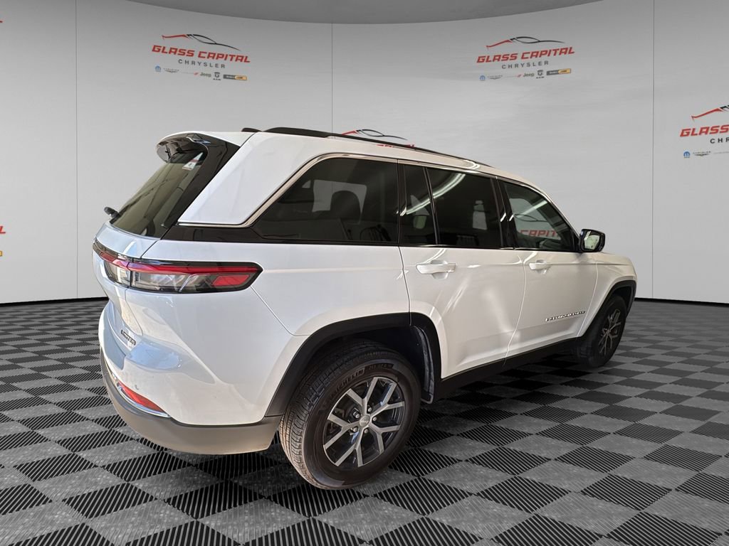 Used 2023 Jeep Grand Cherokee Limited image 7