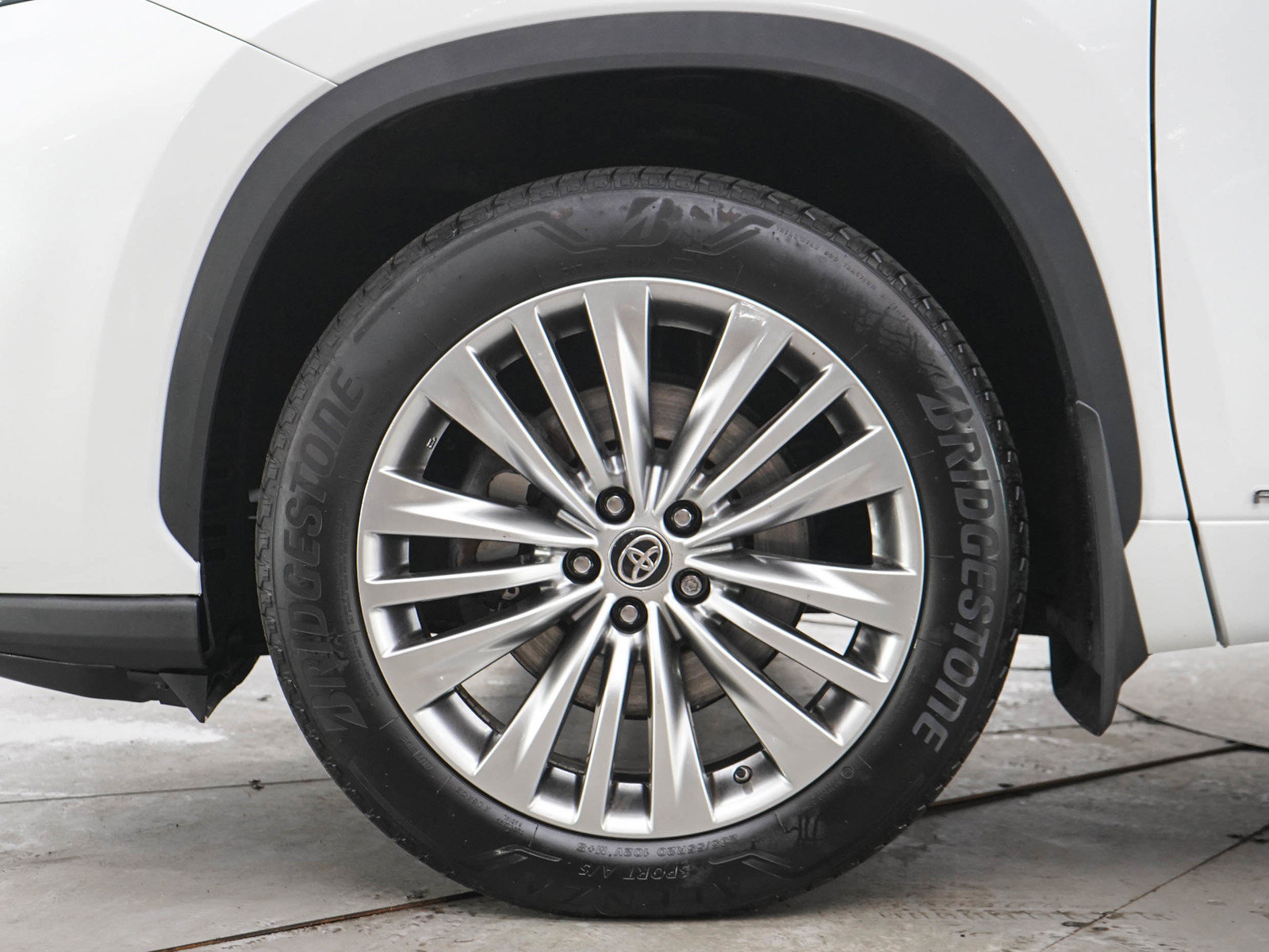 Used 2025 Toyota Highlander Platinum AWD/4WD image 30