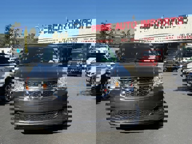 Used 2017 Dodge Grand Caravan SE w/ Power Window Group image 3