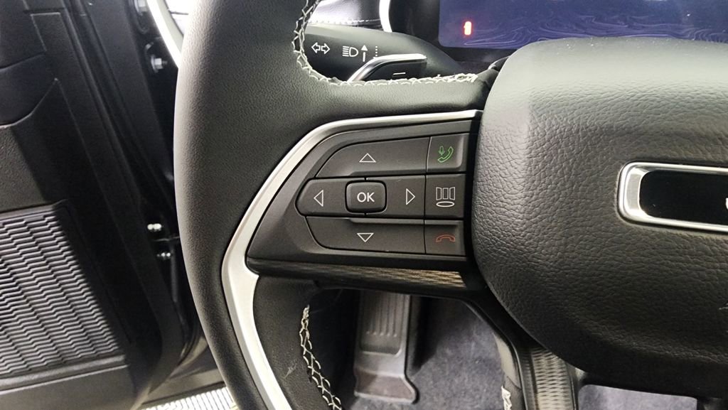 New 2025 Jeep Grand Cherokee Laredo w/ Luxury Tech Group I image 15