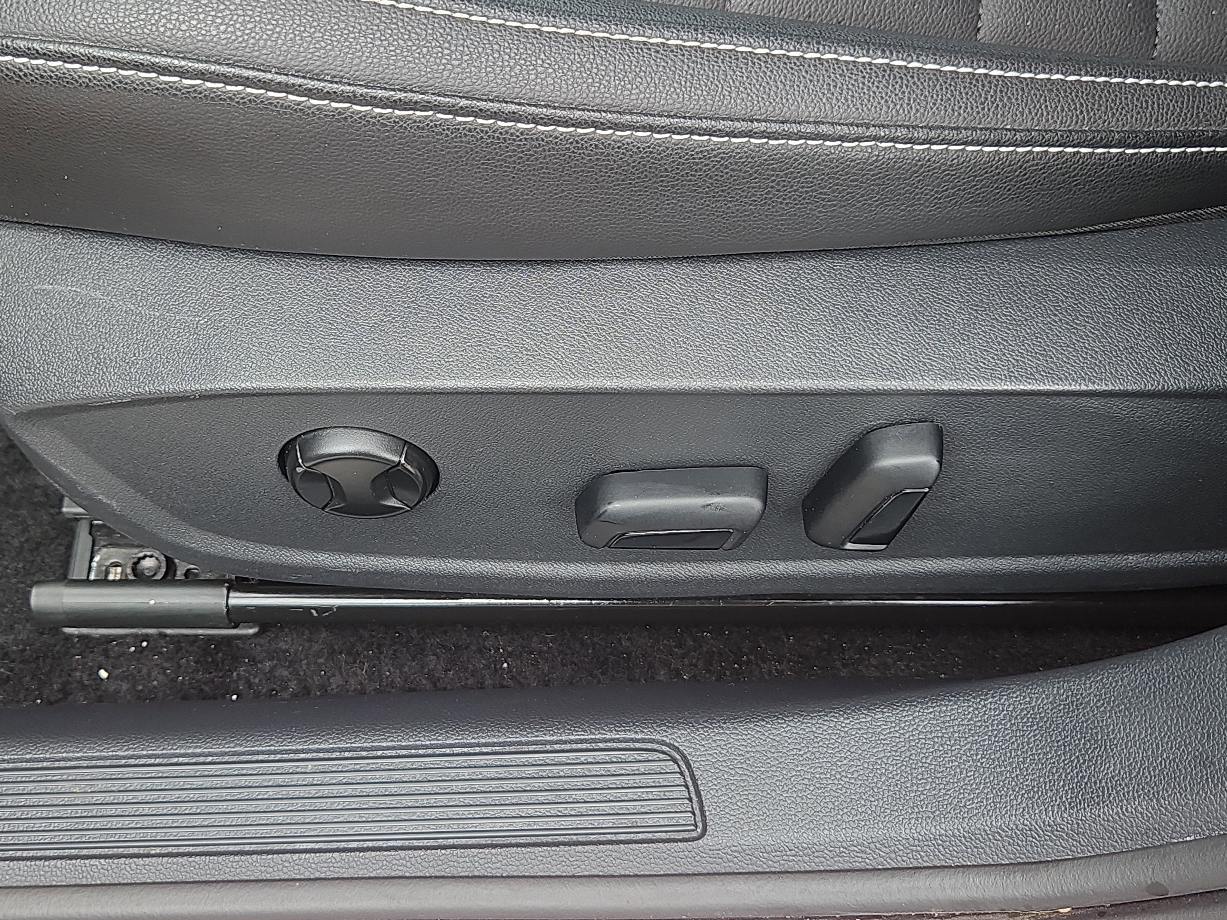 Certified 2023 Volkswagen Jetta SE FWD image 13