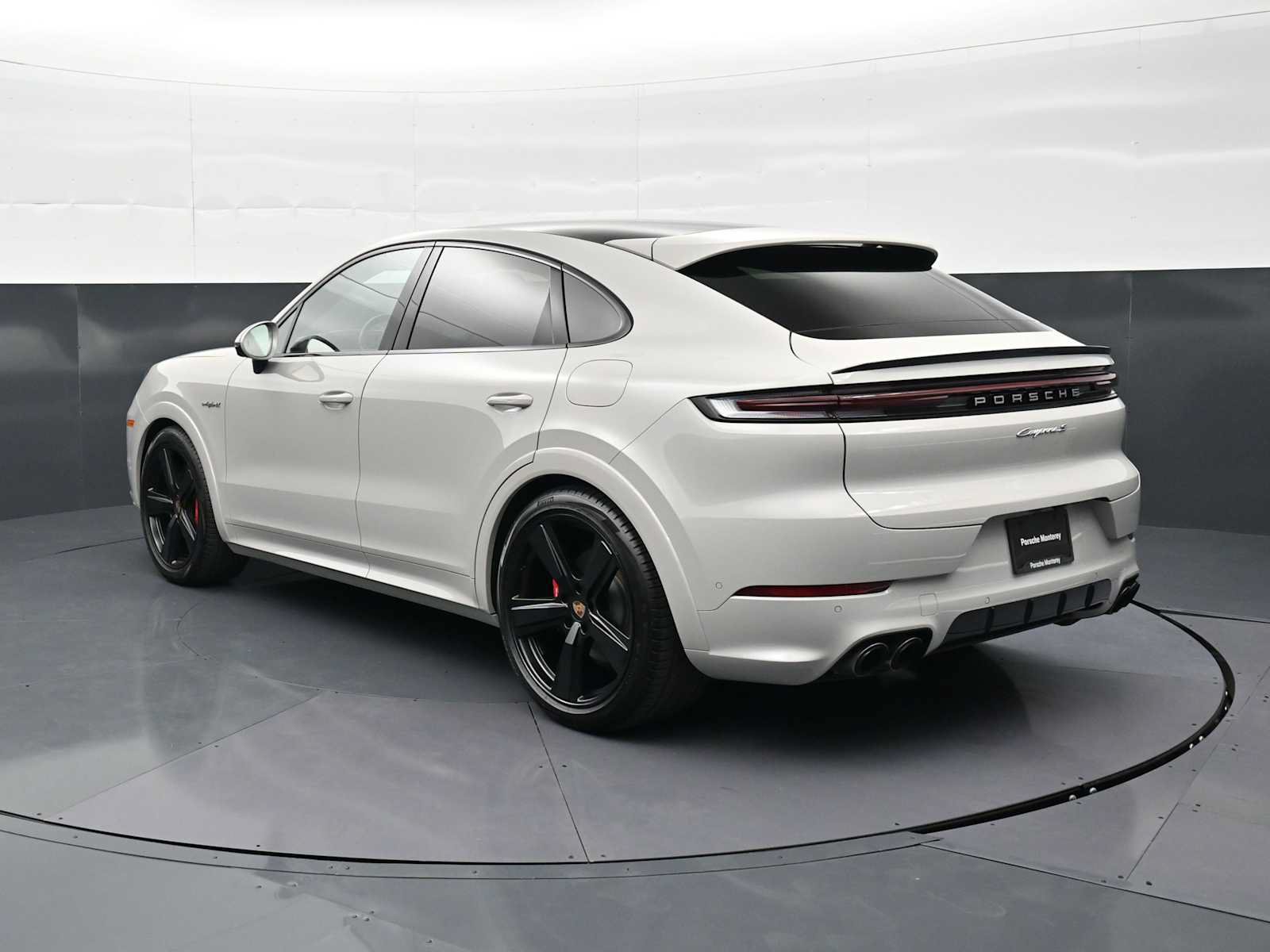 Certified 2025 Porsche Cayenne S AWD/4WD image 3