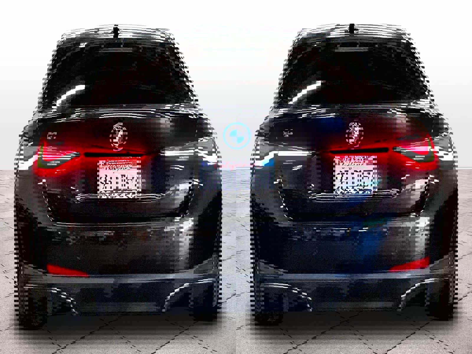 Used 2023 BMW i4 eDrive35 w/ Premium Package image 6