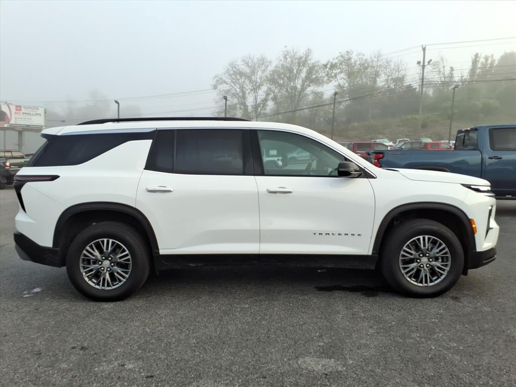 Used 2026 Chevrolet Traverse LT AWD/4WD image 9