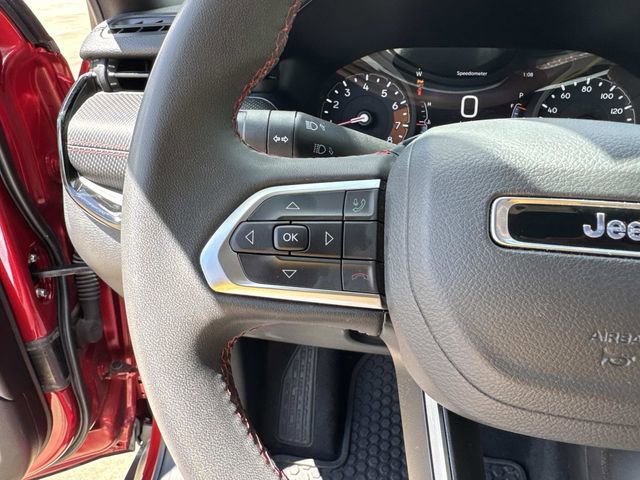 Used 2025 Jeep Compass Trailhawk image 28