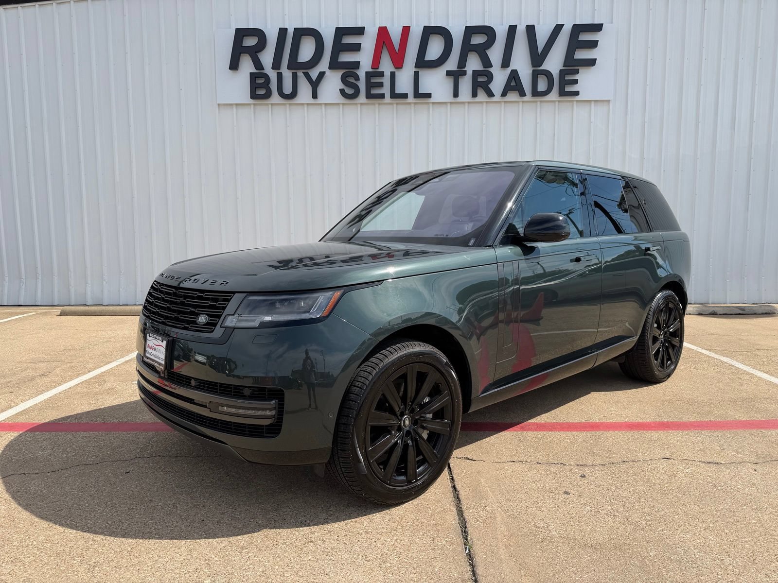Used 2023 Land Rover Range Rover SE AWD/4WD image 1