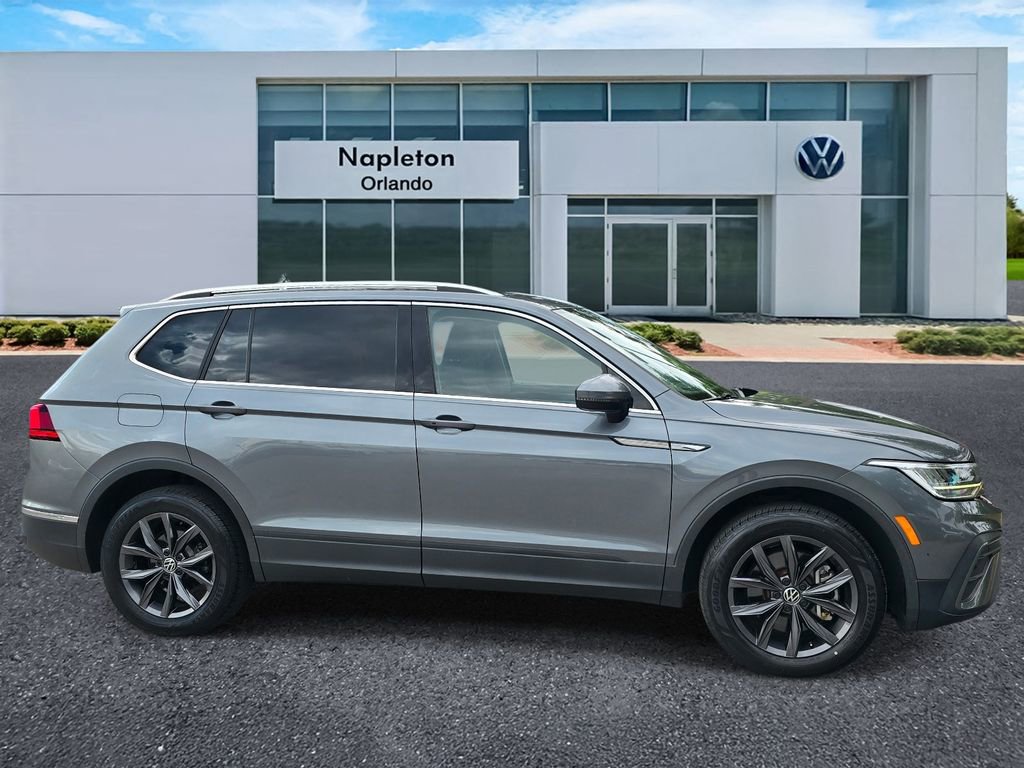 Certified 2023 Volkswagen Tiguan SE FWD image 3