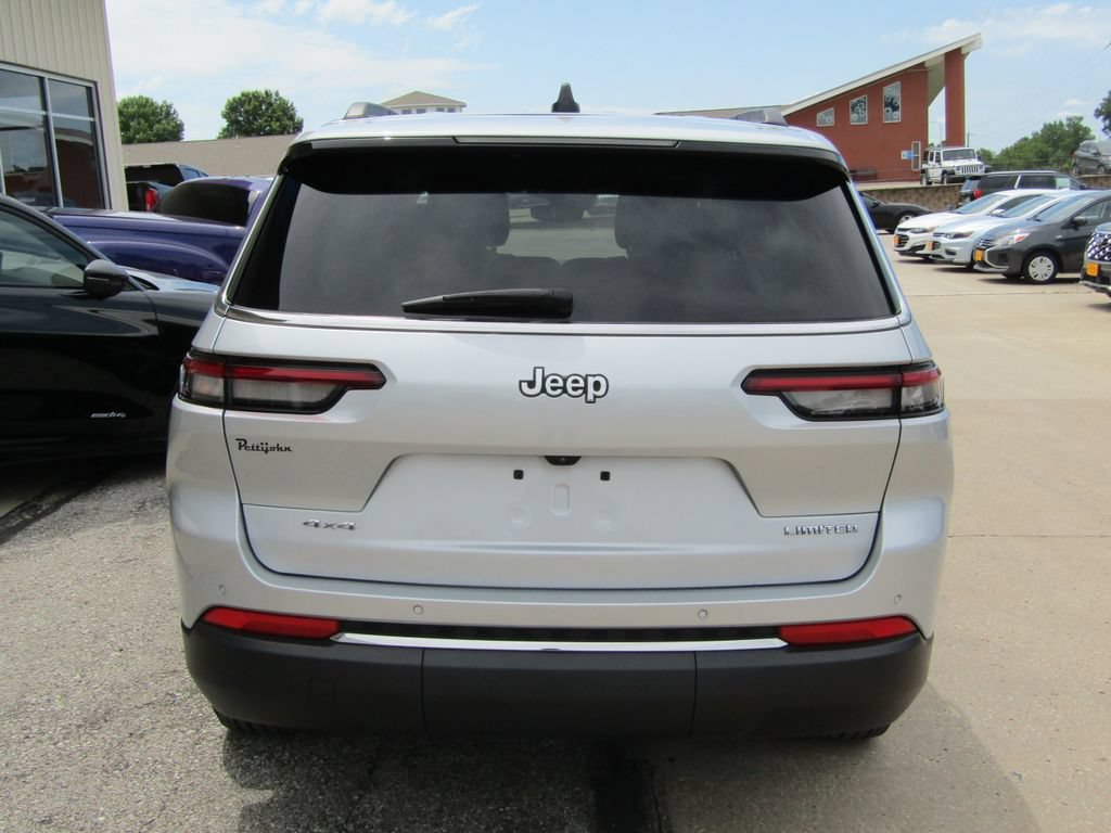 Used 2023 Jeep Grand Cherokee L Limited AWD/4WD image 4