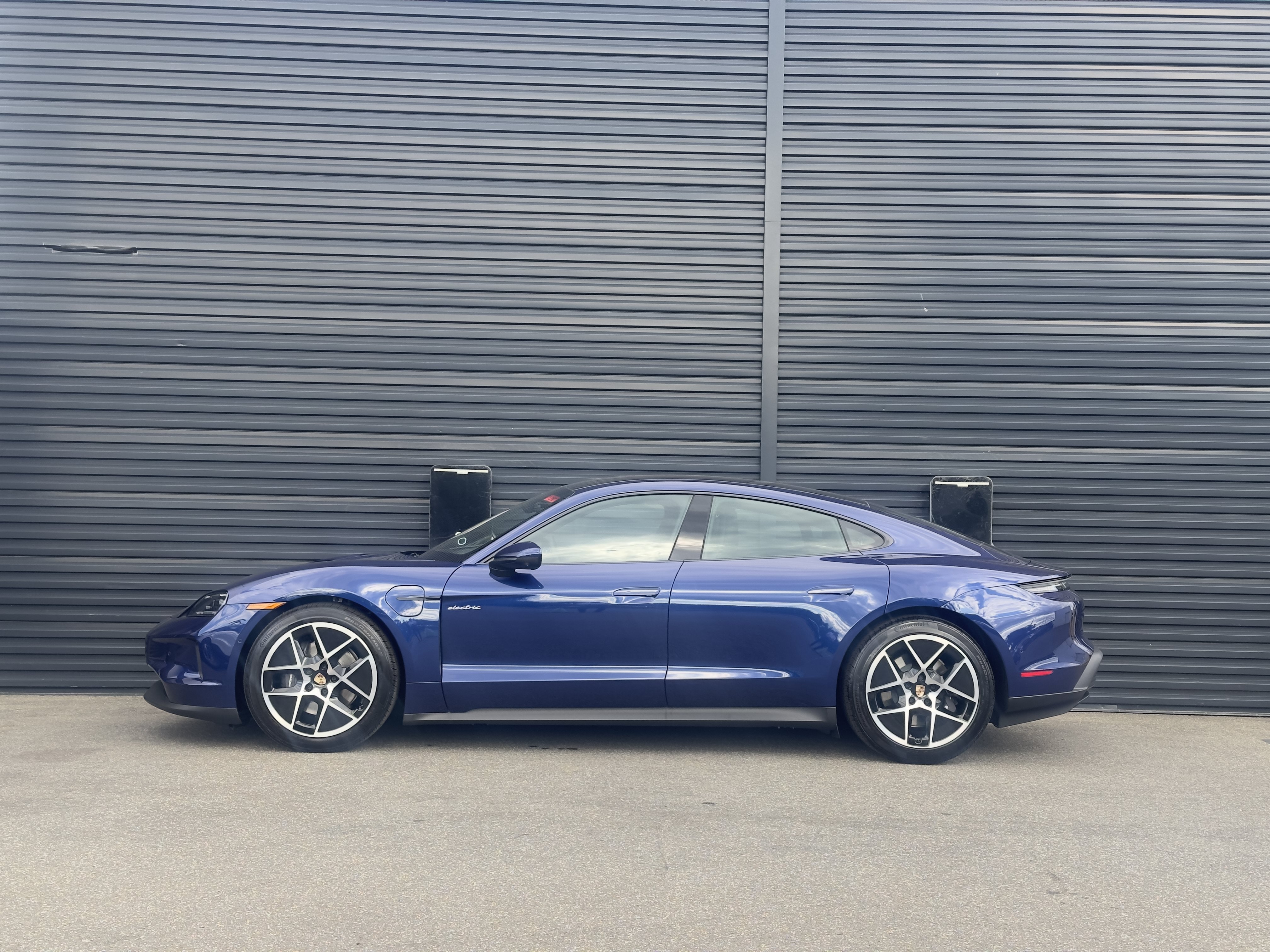 Certified 2025 Porsche Taycan AWD/4WD image 2