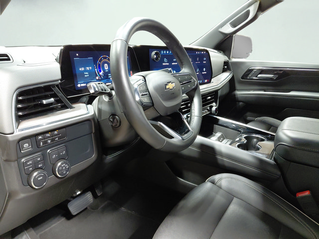Used 2025 Chevrolet Suburban Premier AWD/4WD image 29