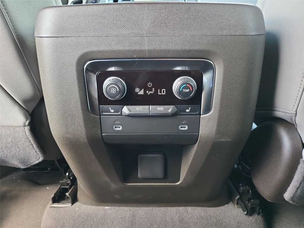 Used 2024 Chevrolet Tahoe LT w/ Luxury Package RWD image 13