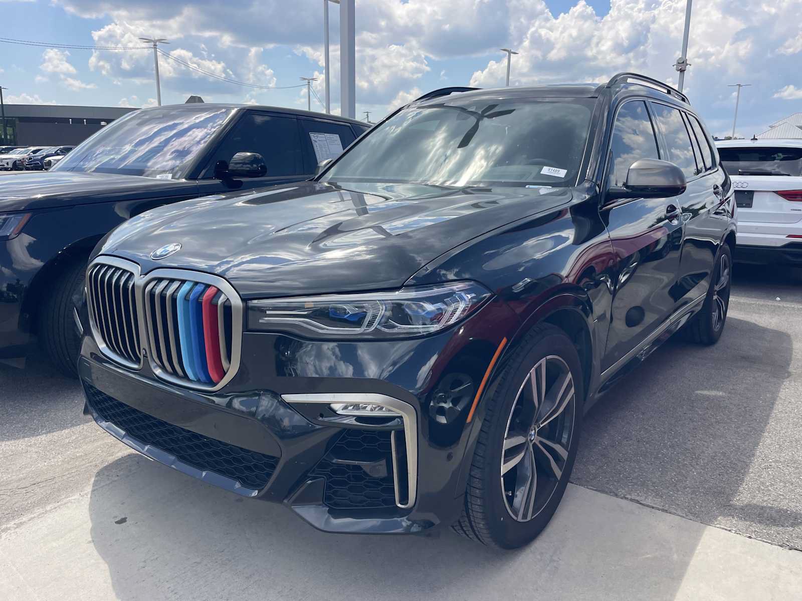 Used 2022 BMW X7 M50i w/ Luxury Seating Package AWD/4WD image 3