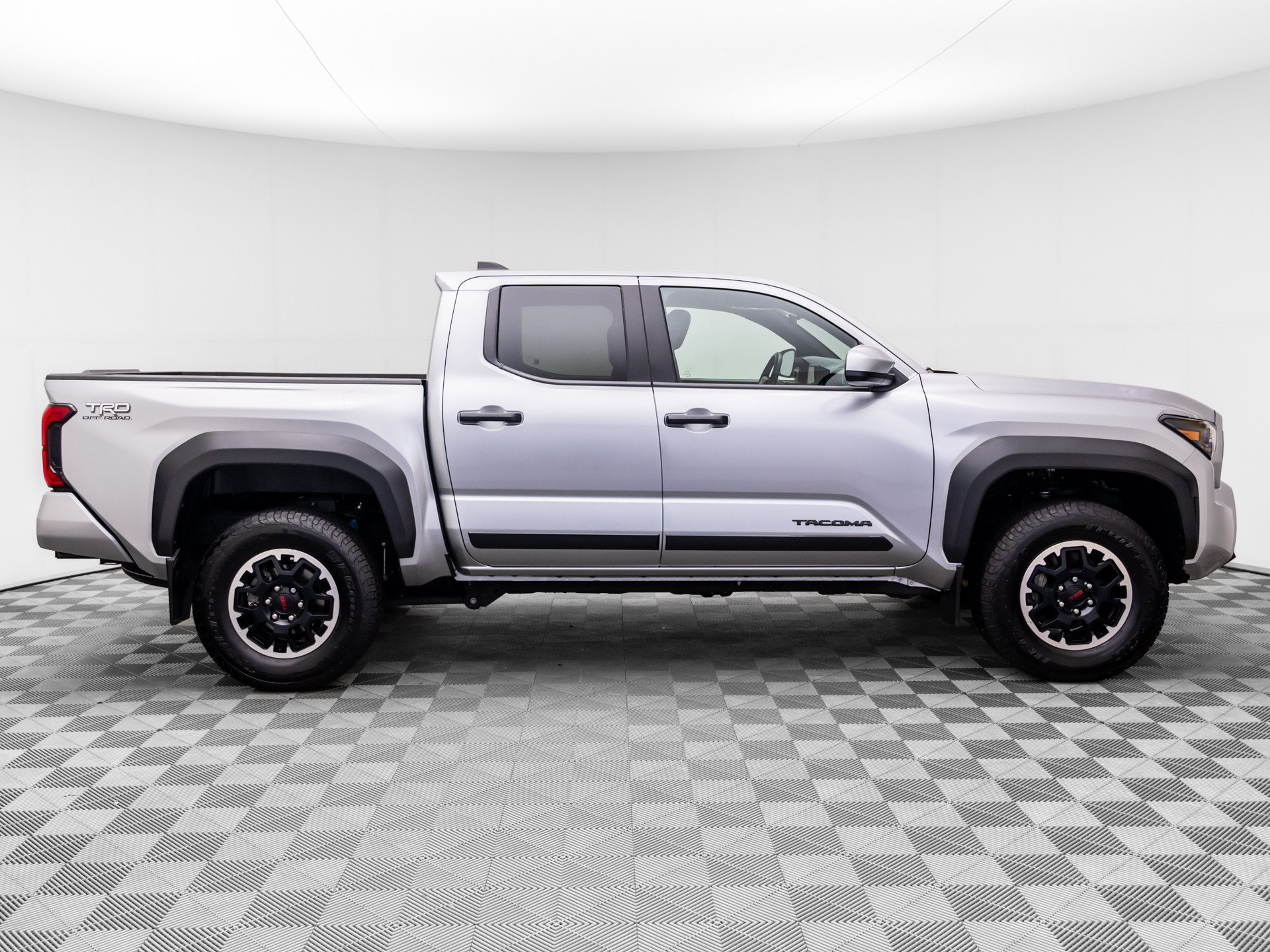 Used 2024 Toyota Tacoma TRD Off-Road AWD/4WD image 3