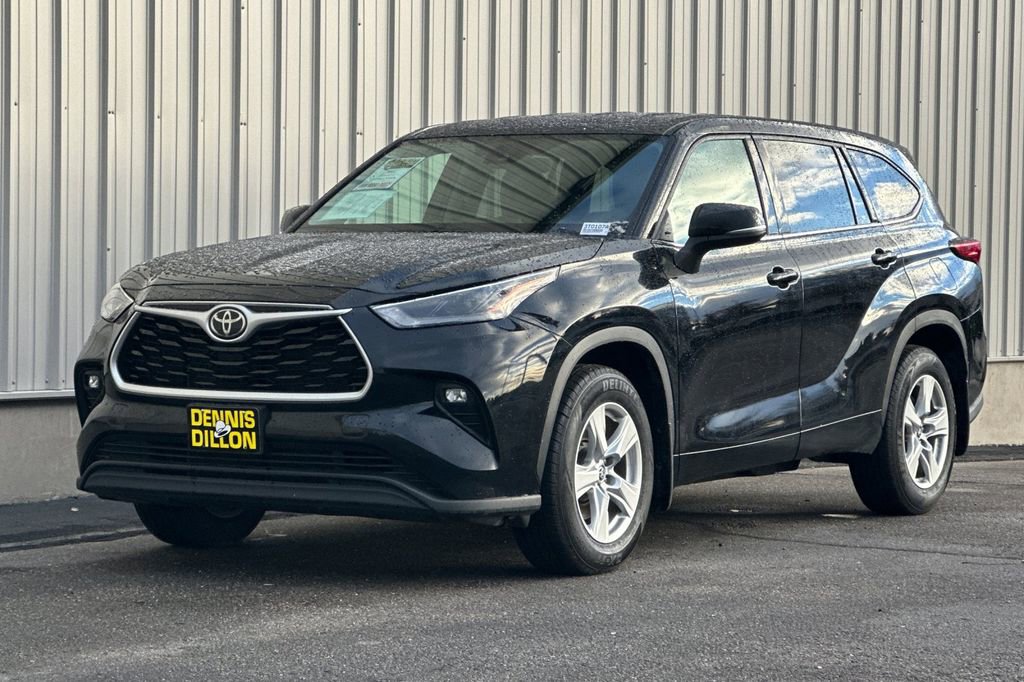 Used 2022 Toyota Highlander LE image 8
