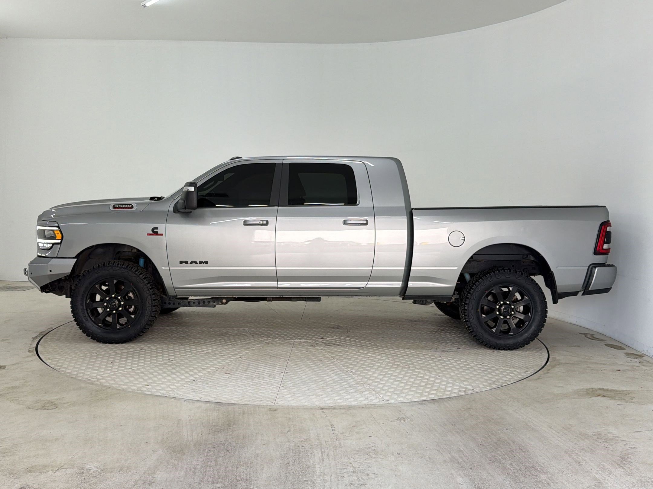 Used 2023 RAM 2500 Laramie w/ Night Edition image 2