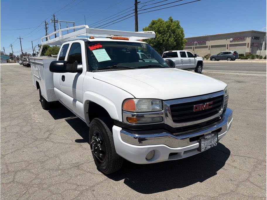 Used 2005 GMC Sierra 3500 SLE w/ Heavy-Duty Power Package RWD image 2