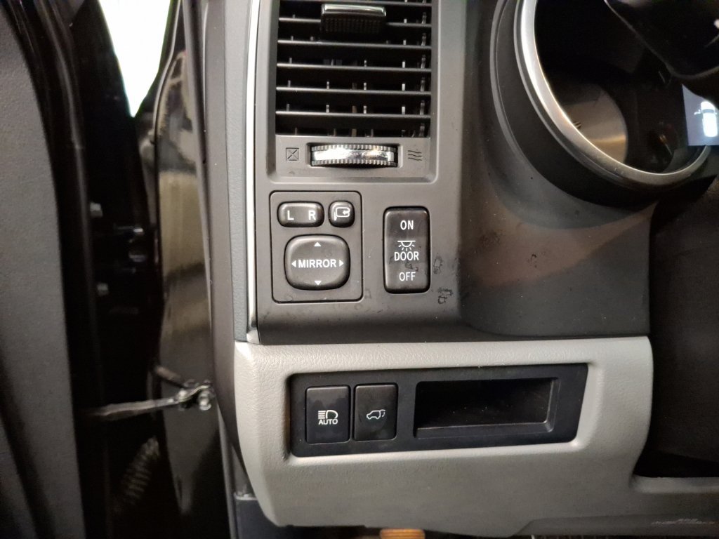 Used 2021 Toyota Sequoia Limited w/ Safety & Convenience Package AWD/4WD image 21