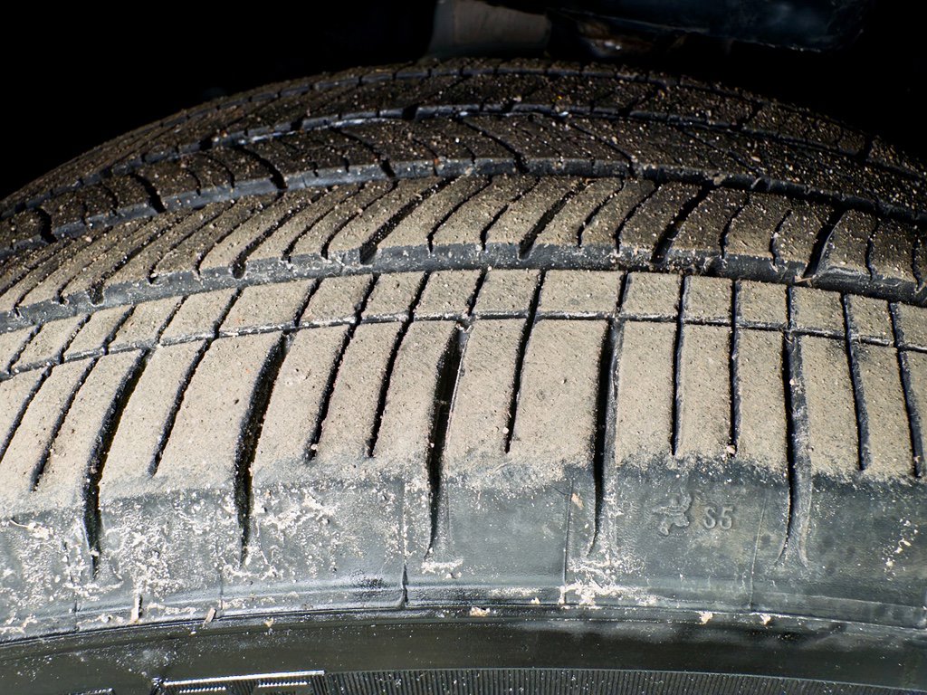 Used 2023 Chevrolet Bolt EUV Premier FWD image 29