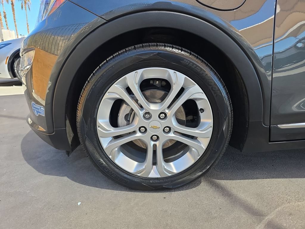 Used 2020 Chevrolet Bolt LT FWD image 34