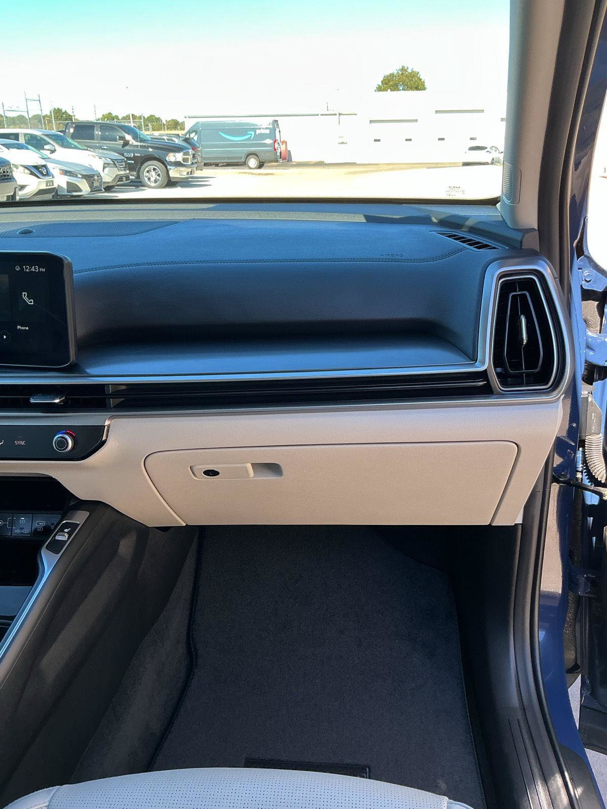 Certified 2025 Kia Sorento S w/ Panoramic Sunroof Package AWD/4WD image 27