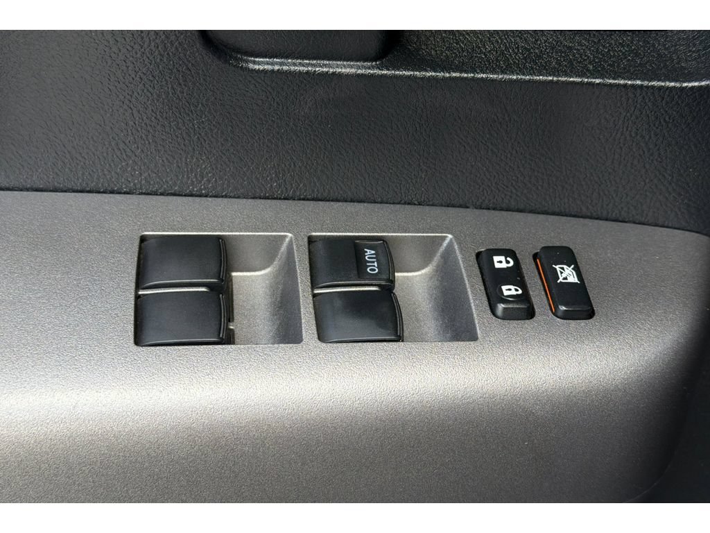 Used 2013 Toyota Tundra 2WD CrewMax w/ SR5 Pkg image 12