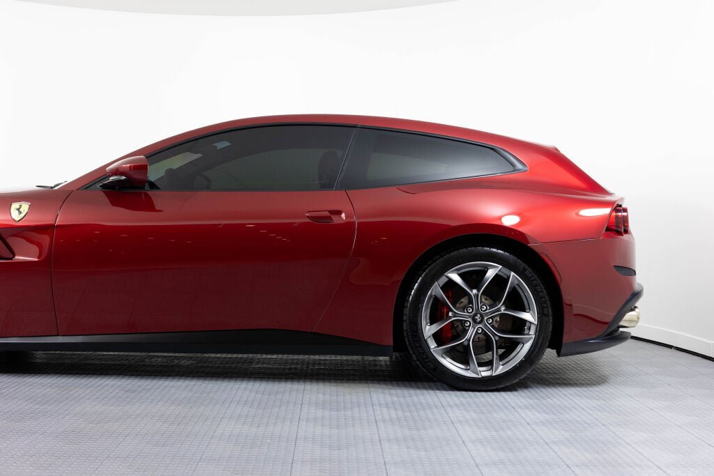 Certified 2019 Ferrari GTC4Lusso T RWD image 20