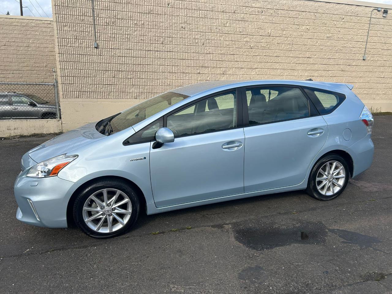 Used 2012 Toyota Prius V Five image 9