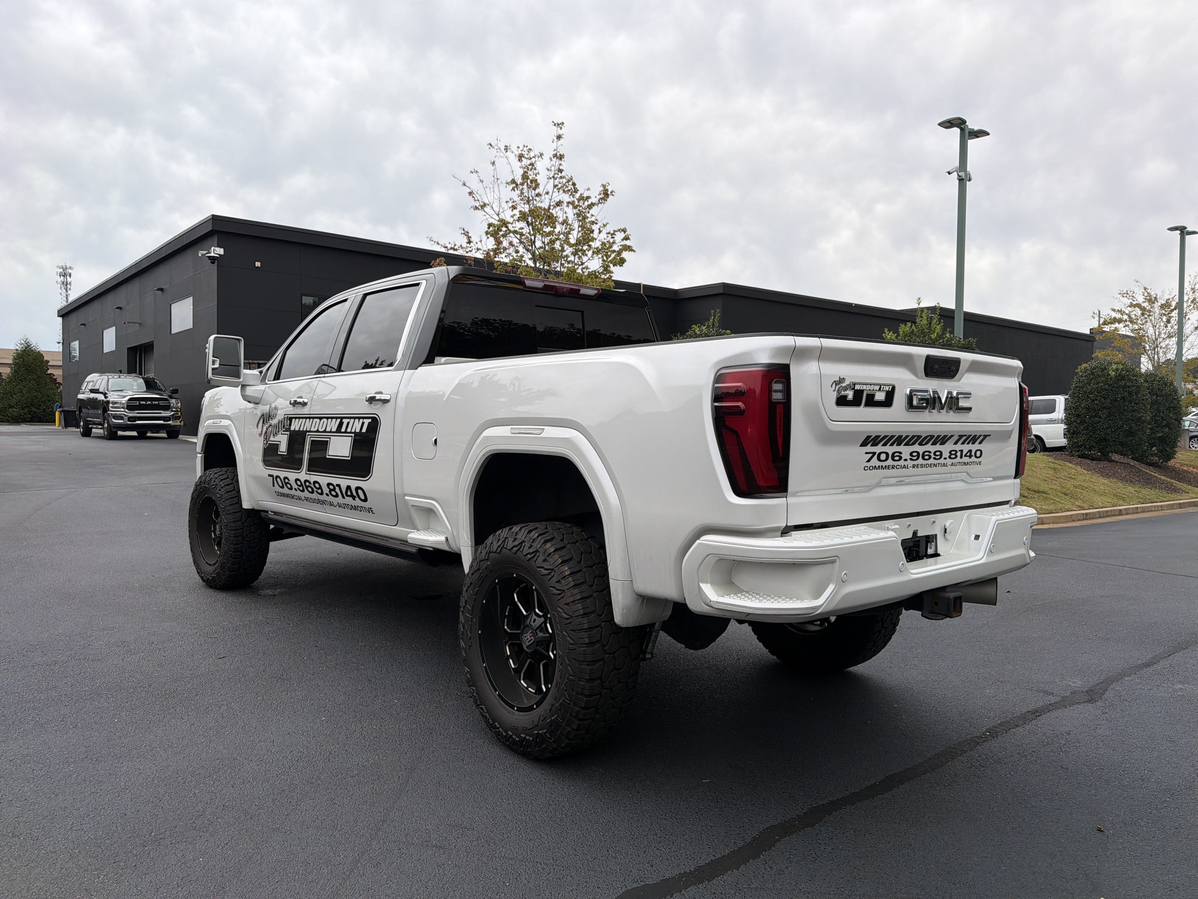 Used 2024 GMC Sierra 2500 Denali Ultimate AWD/4WD image 13