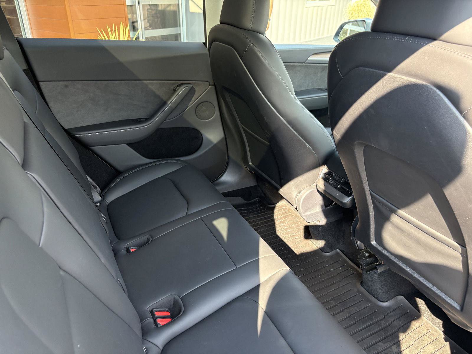 Used 2024 Tesla Model Y Long Range AWD/4WD image 19