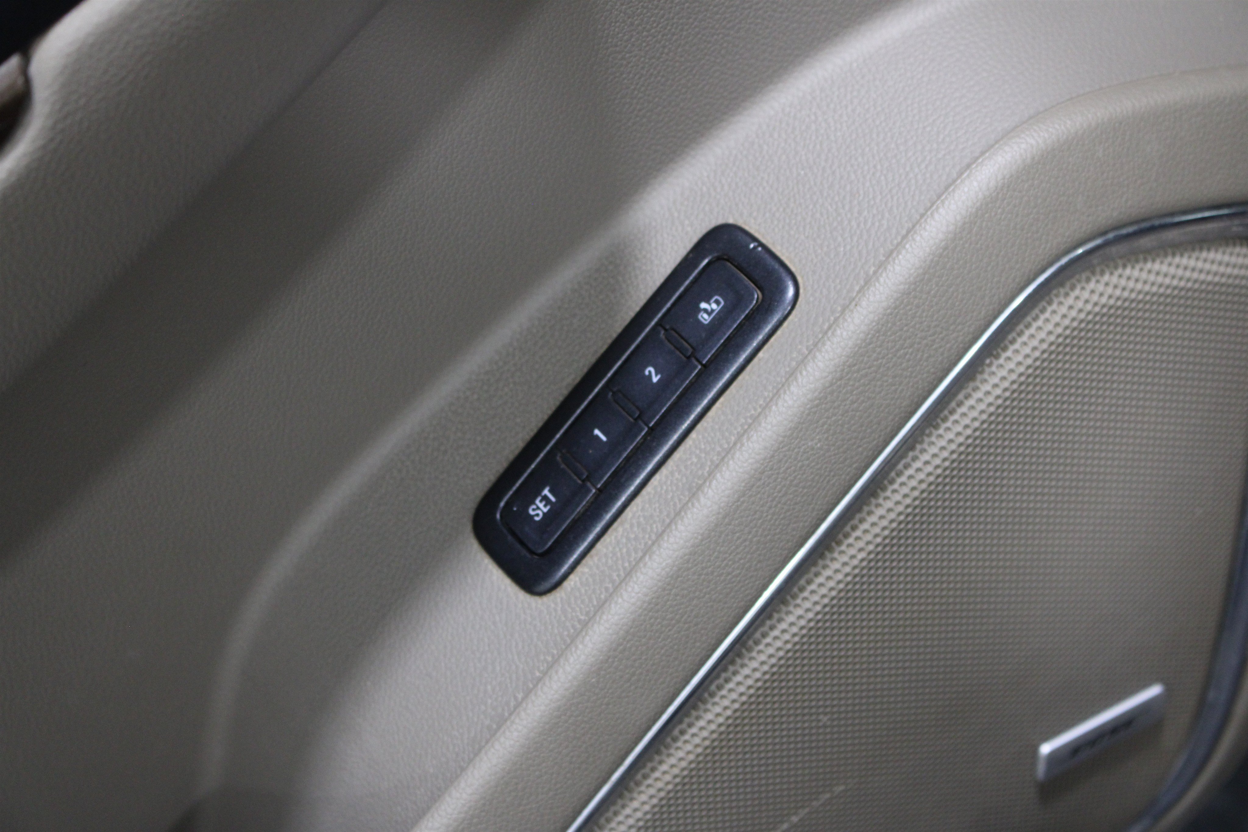 Used 2015 Chevrolet Suburban LT AWD/4WD image 8
