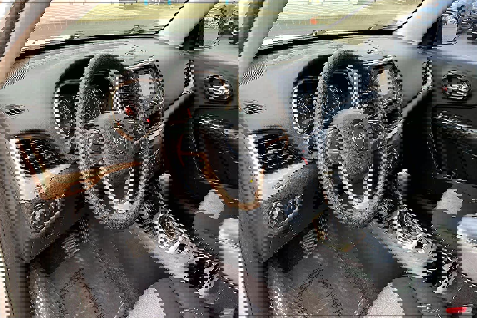 Used 2016 Jeep Cherokee Sport image 17