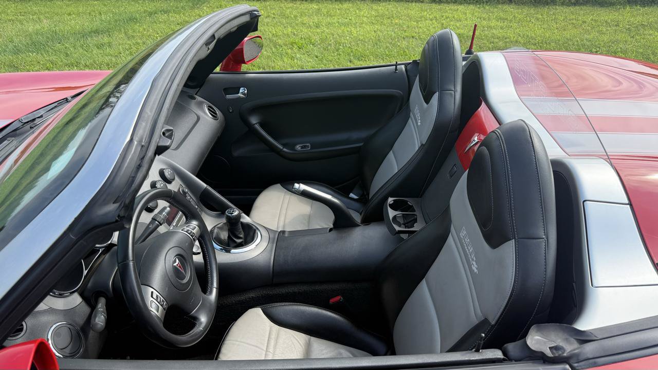 Used 2008 Pontiac Solstice Convertible w/ Premium Package RWD image 25