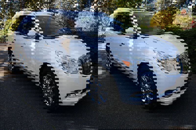 Used 2013 Buick Enclave Premium w/ Trailering Provision Package image 2