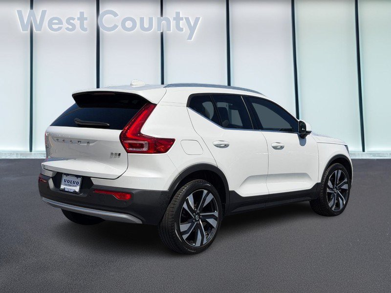 Certified 2024 Volvo XC40 B5 Plus w/ Climate Package AWD/4WD image 4
