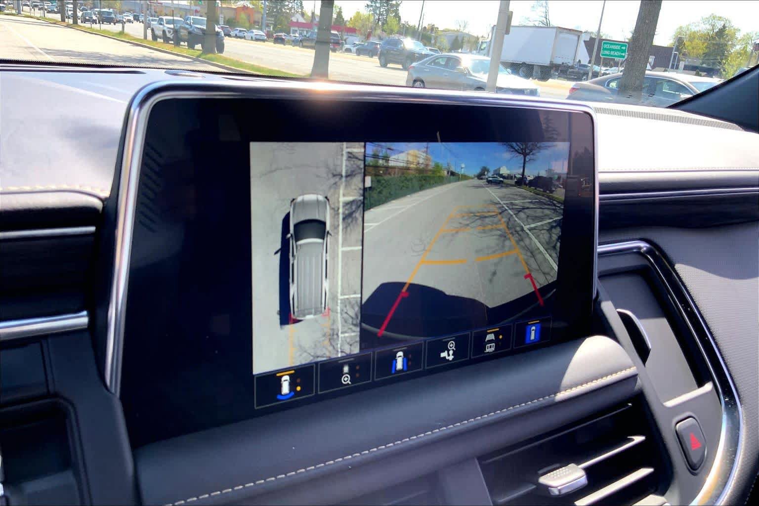 Used 2023 GMC Yukon XL SLT w/ SLT Premium Package image 25